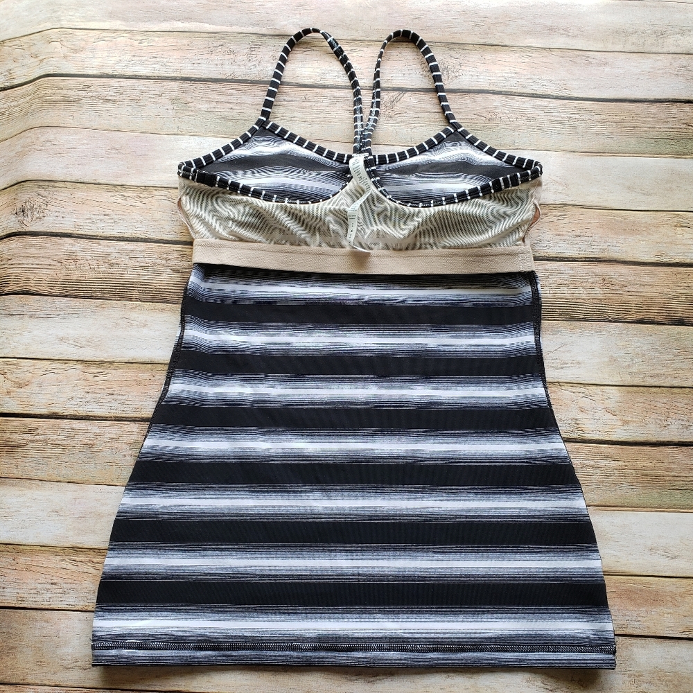 Lululemon Power Y Tank Color Black & White - Picture 7 of 12